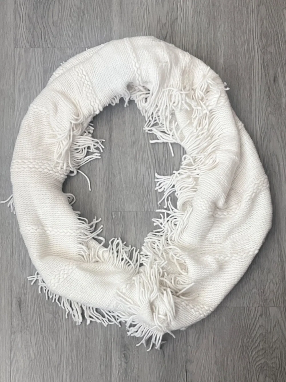(NWT) Women's INC International Concepts Ivory Raschel-Knit Loop Scarf W/Fringe